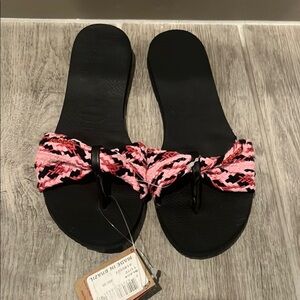 Havaianas Pink and Black Sandals with Minimalist Design size 11/12